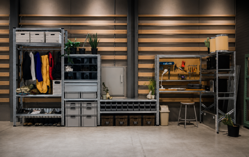 Stellingkast met verschillende opstellingen. Hoog, laag, smal en breed met verschillende accessoires.