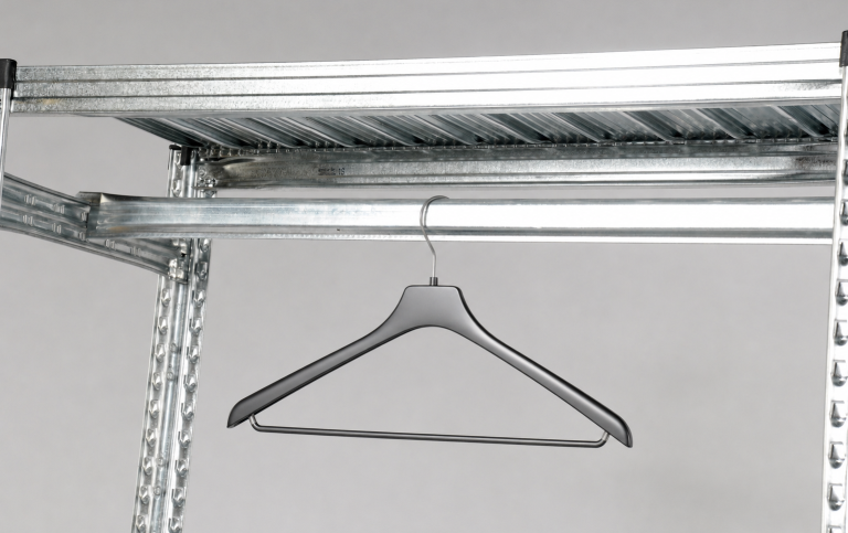 Kledingstang accessoire in stellingkast, ideaal voor het ophangen van kleding.